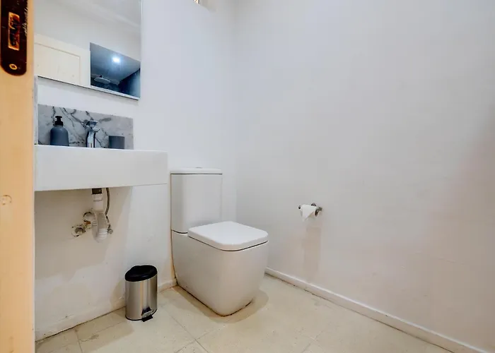 Trendy 1 Bedroom In The Heart Of Apartment *