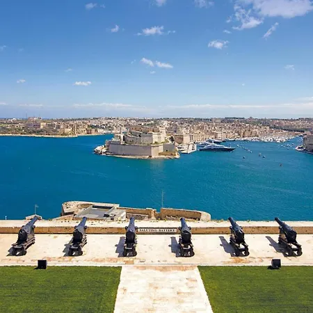 Trendy 1 Bedroom In The Heart Of *