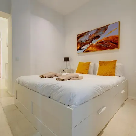 Trendy 1 Bedroom In The Heart Of アパート