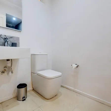 Trendy 1 Bedroom In The Heart Of Daire *